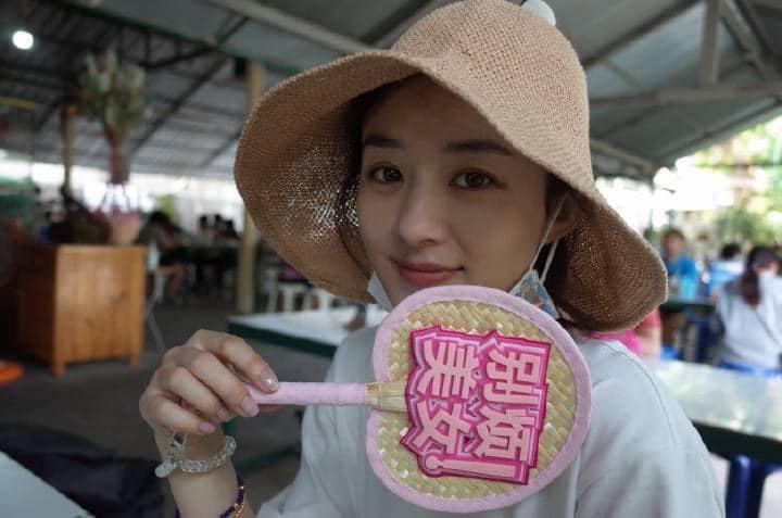 สั่งก๋วยเตี๋ยวเต็มโต๊ะ!! 'จ้าวลี่อิ่ง' นางเอกซุปตาร์จีน ไม่พลาดชิมของแซ่บเมืองไทย สั่งก๋วยเตี๋ยวเต็มโต๊ะ!! 'จ้าวลี่อิ่ง' นางเอกซุปตาร์จีน ไม่พลาดชิมของแซ่บเมืองไทย