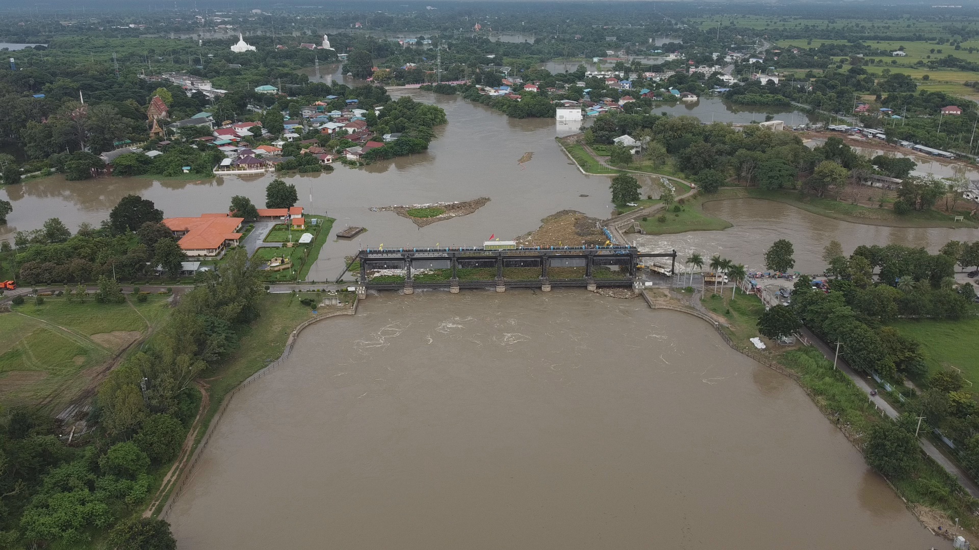 สถานการณ์น้ำท่วมอยุธยาวิกฤต ท่วมหนัก 9 อำเภอริมแม่น้ำ