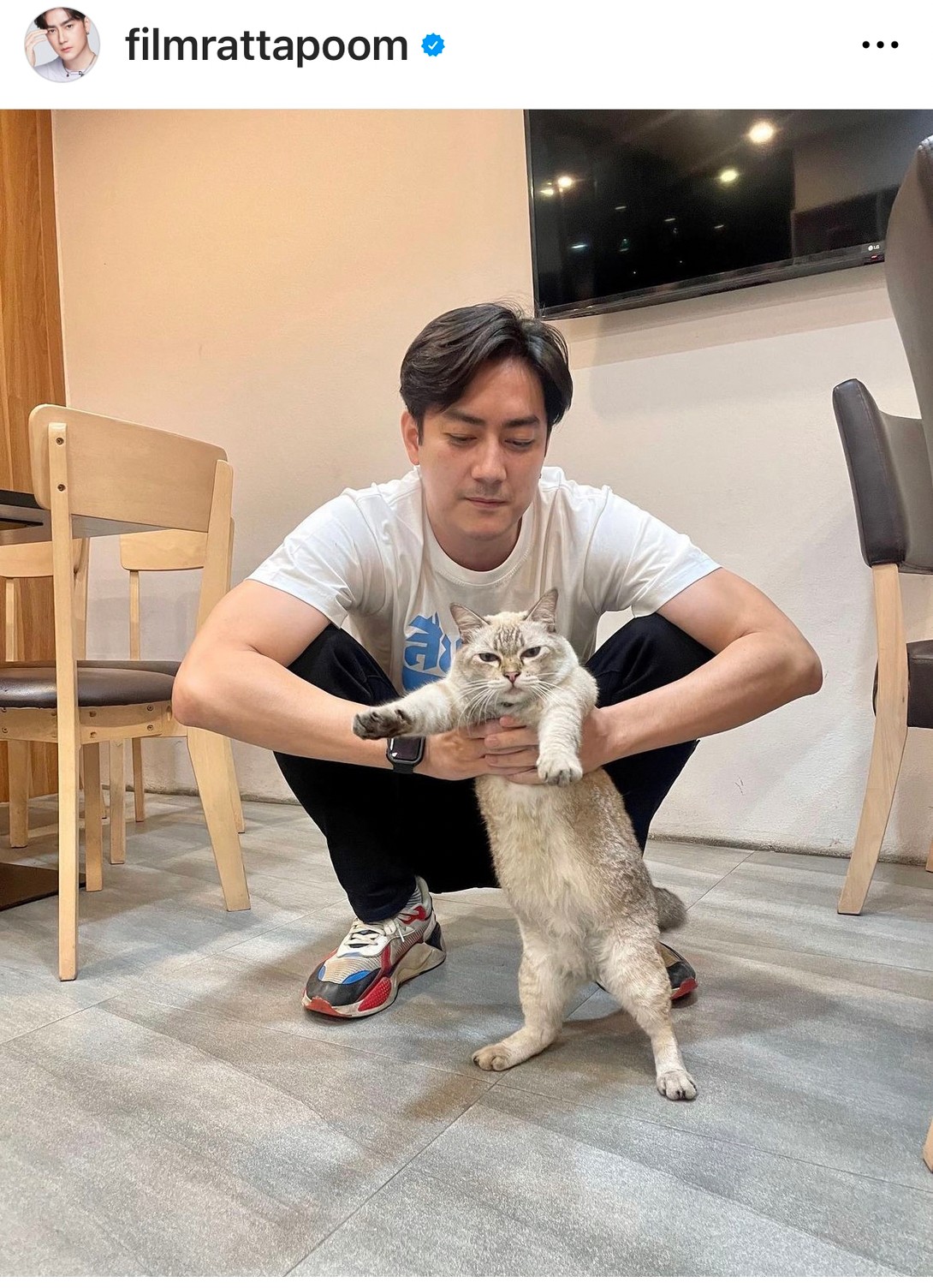 ฟิล์ม รัฐภูมิ ร่วมวางดอกไม้ ไว้อาลัยเหตุโศกนาฏกรรมที่อิแทวอน ฟิล์ม รัฐภูมิ ร่วมวางดอกไม้ ไว้อาลัยเหตุโศกนาฏกรรมที่อิแทวอน