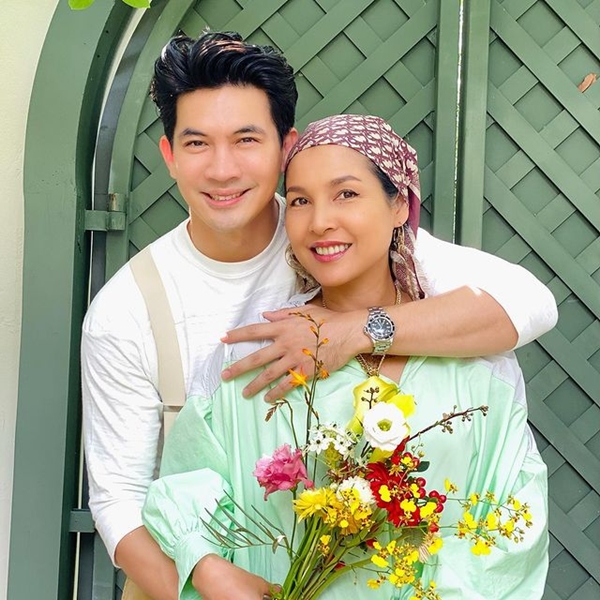 ย้อนรอย 3 ดาราสาว ไหว้พระตีมูรติ ความรักสำเร็จ ! ย้อนรอย 3 ดาราสาว ไหว้พระตีมูรติ ความรักสำเร็จ !