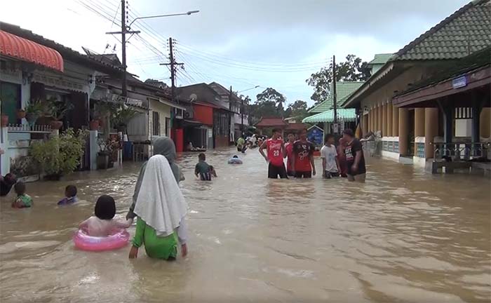 นายกฯ ยังคงติดตามน้ำท่วมใกล้ชิด - ปัตตานีอ่วมหนักสุดในรอบ 9 ปี นายกฯ ยังคงติดตามน้ำท่วมใกล้ชิด - ปัตตานีอ่วมหนักสุดในรอบ 9 ปี