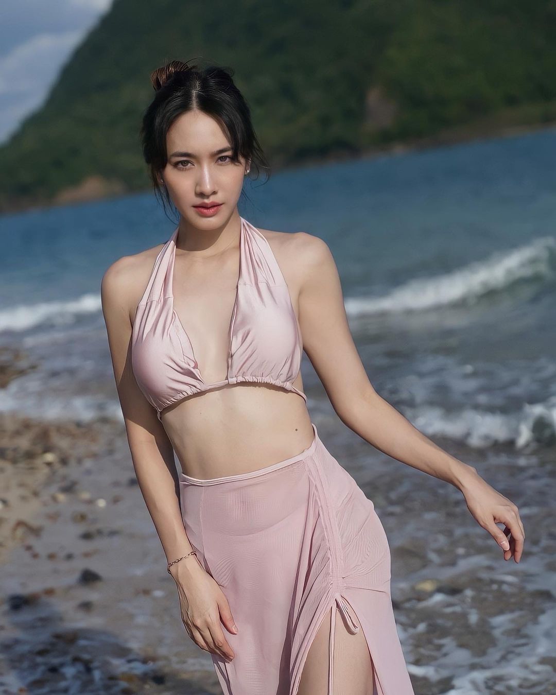 “มิน พีชญา” เคลียร์สถานะหลังถูกเชียร์ให้ดูใจ “เวียร์” (มีคลิป)