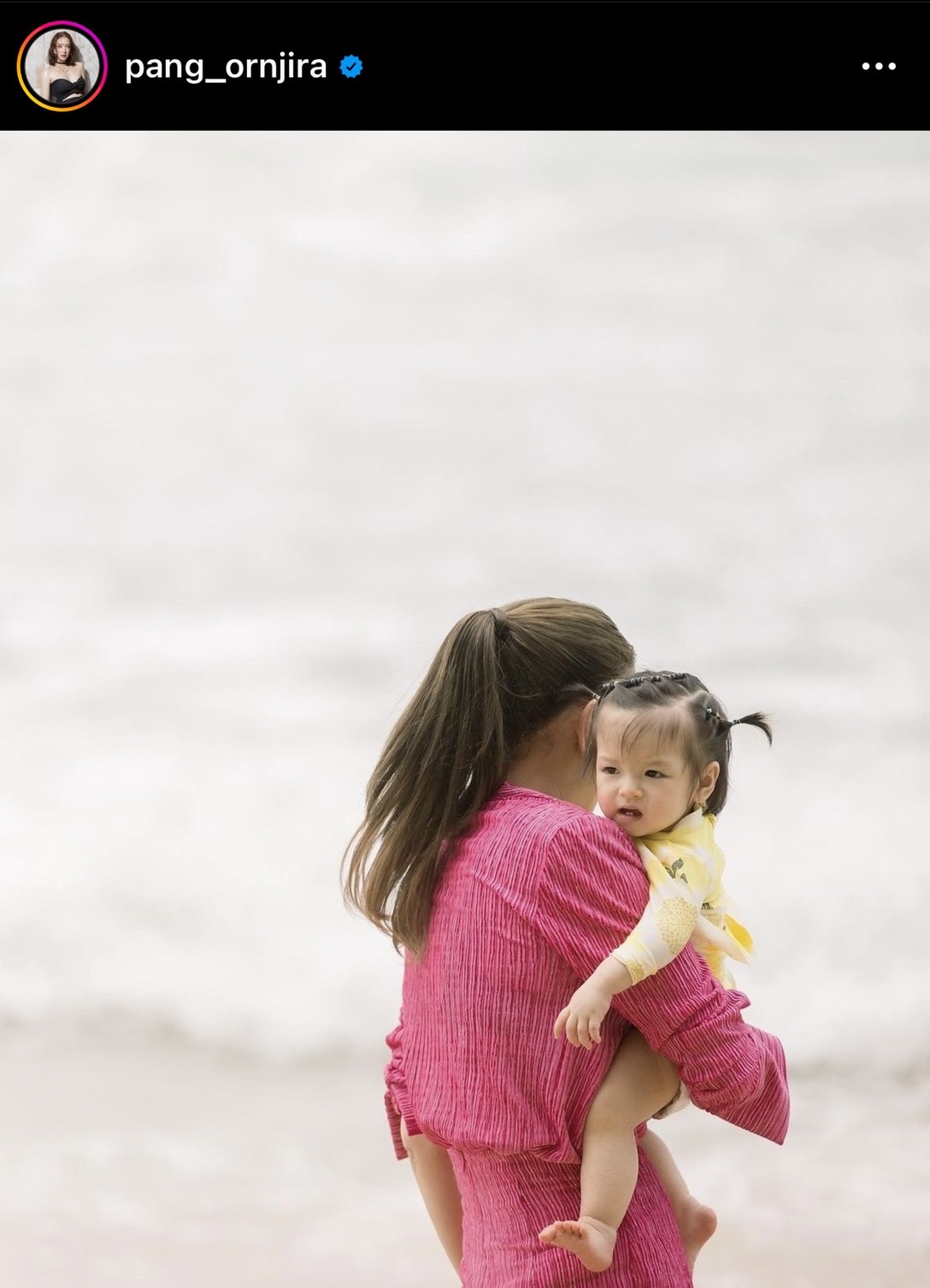 แป้ง อรจิรา เผยภาพ พาลูกสาว น้องเลอา เล่นน้ำทะเล ลั่น!ดูจากท่าไม่น่าจะชอบ แป้ง อรจิรา เผยภาพ พาลูกสาว น้องเลอา เล่นน้ำทะเล ลั่น!ดูจากท่าไม่น่าจะชอบ