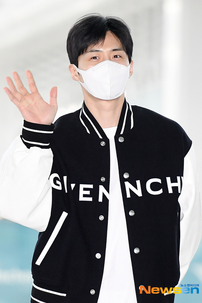 ออกเดินทางแล้ว!! ส่องแอร์พอร์ตลุค 'คิมซอนโฮ' ก่อนลัดฟ้าสู่เมืองไทย จัดแฟนมีตครั้งแรก