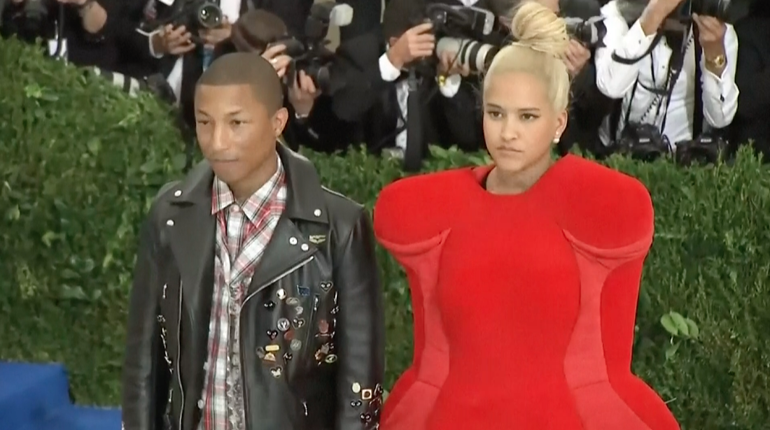 แต่งตั้ง 'ฟาร์เรลล์ วิลเลียมส์'!! ดีไซเนอร์เสื้อผ้าบุรุษ Louis Vuitton แทน ‘เวอร์จิล แอบโลห์’ แต่งตั้ง 'ฟาร์เรลล์ วิลเลียมส์'!! ดีไซเนอร์เสื้อผ้าบุรุษ Louis Vuitton แทน ‘เวอร์จิล แอบโลห์’