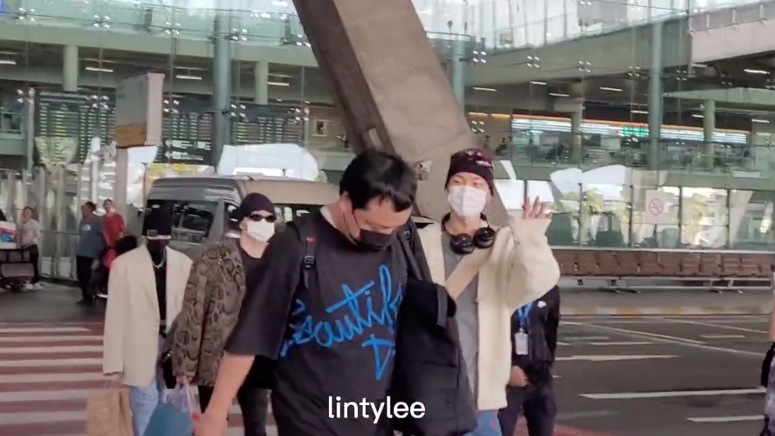 ถึงไทยแล้ว!! สี่หนุ่ม ‘WINNER’ พร้อมขึ้นโชว์ประชัน ‘เป๊ก ผลิตโชค’ 10 ธ.ค.นี้ ถึงไทยแล้ว!! สี่หนุ่ม ‘WINNER’ พร้อมขึ้นโชว์ประชัน ‘เป๊ก ผลิตโชค’ 10 ธ.ค.นี้