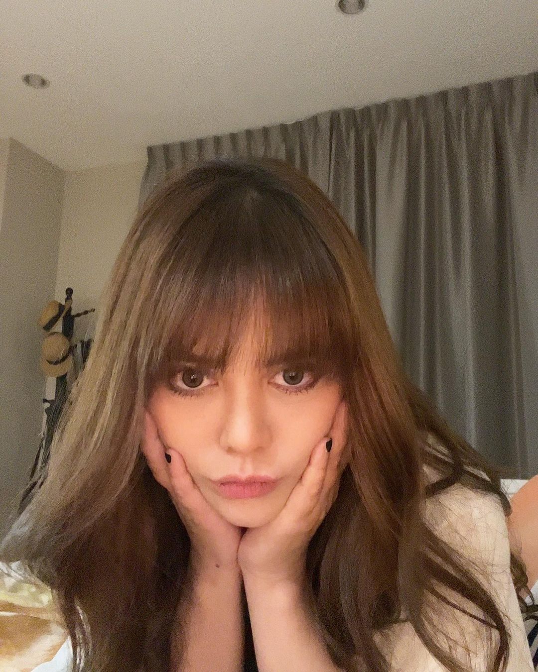 พิมพ์ พิมพ์มาดา โวย! ขอตำรวจช่วยยกรถจอดทับต้นไม้ แต่ได้รับการบริการที่ไม่ดี