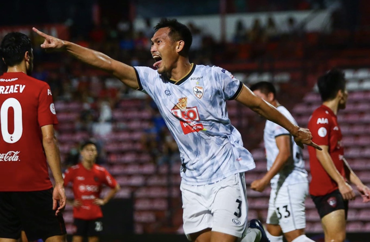 โดนก่อน0-2แล้วไง! 'เชียงราย' สุดเฉียบรัวทีเดียวแซงเชือด 'เมืองทอง' ถึงรัง โดนก่อน0-2แล้วไง! 'เชียงราย' สุดเฉียบรัวทีเดียวแซงเชือด 'เมืองทอง' ถึงรัง