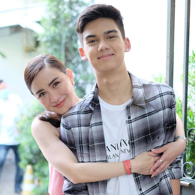  เปิดวาร์ป “น้องทิกเกอร์” ลูกชาย “นิโคล” หล่อเข้มหุ่นดีในวัย 16 ปี จน “แมว จิรศักดิ์” ยังงง สาวๆแห่เรียกพ่อ 