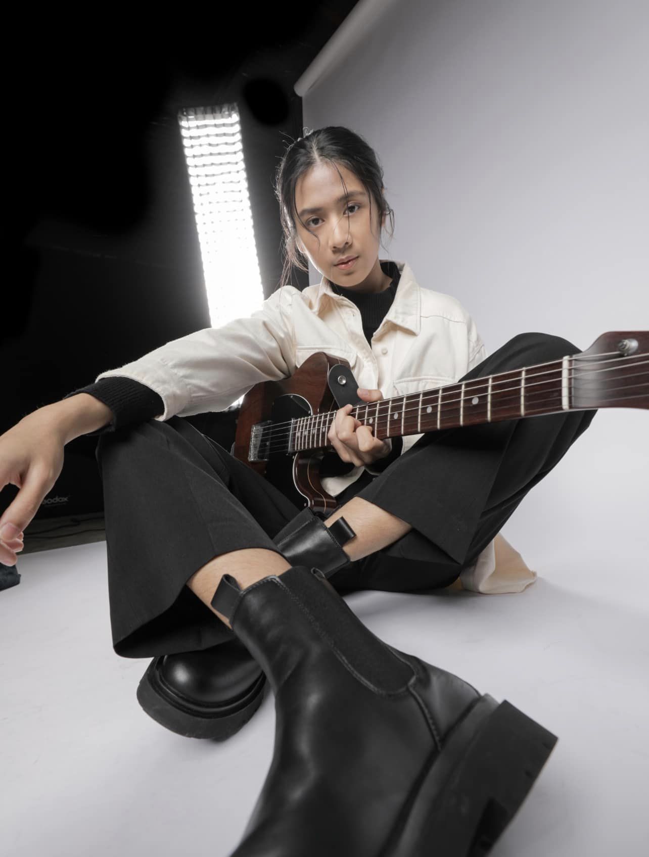 SARAH SALOLA วอนแฟนเพลง งดสูบบุหรี่ในบริเวณงาน หลังทำเส้นเสียงอักเสบจนร้องเพลงไม่ได้ SARAH SALOLA วอนแฟนเพลง งดสูบบุหรี่ในบริเวณงาน หลังทำเส้นเสียงอักเสบจนร้องเพลงไม่ได้