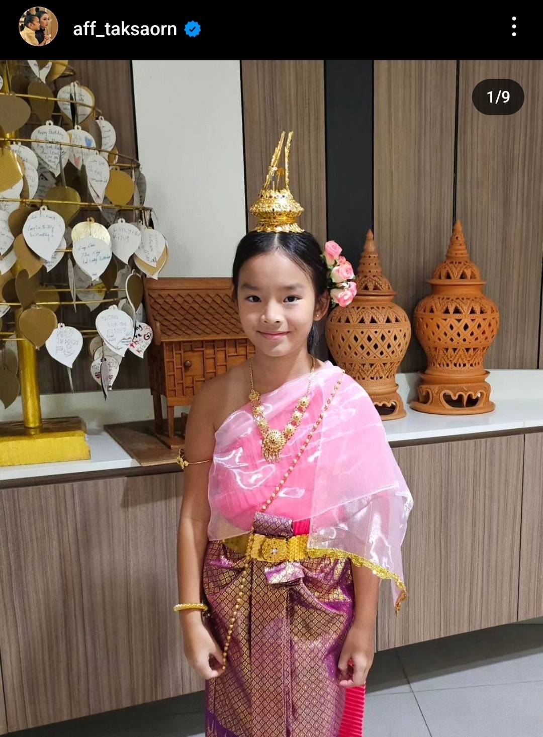 คุณแม่สุดปลื้ม แอฟ ทักษอร อวดความสวยของ น้องปีใหม่ ในลุดชุดไทย