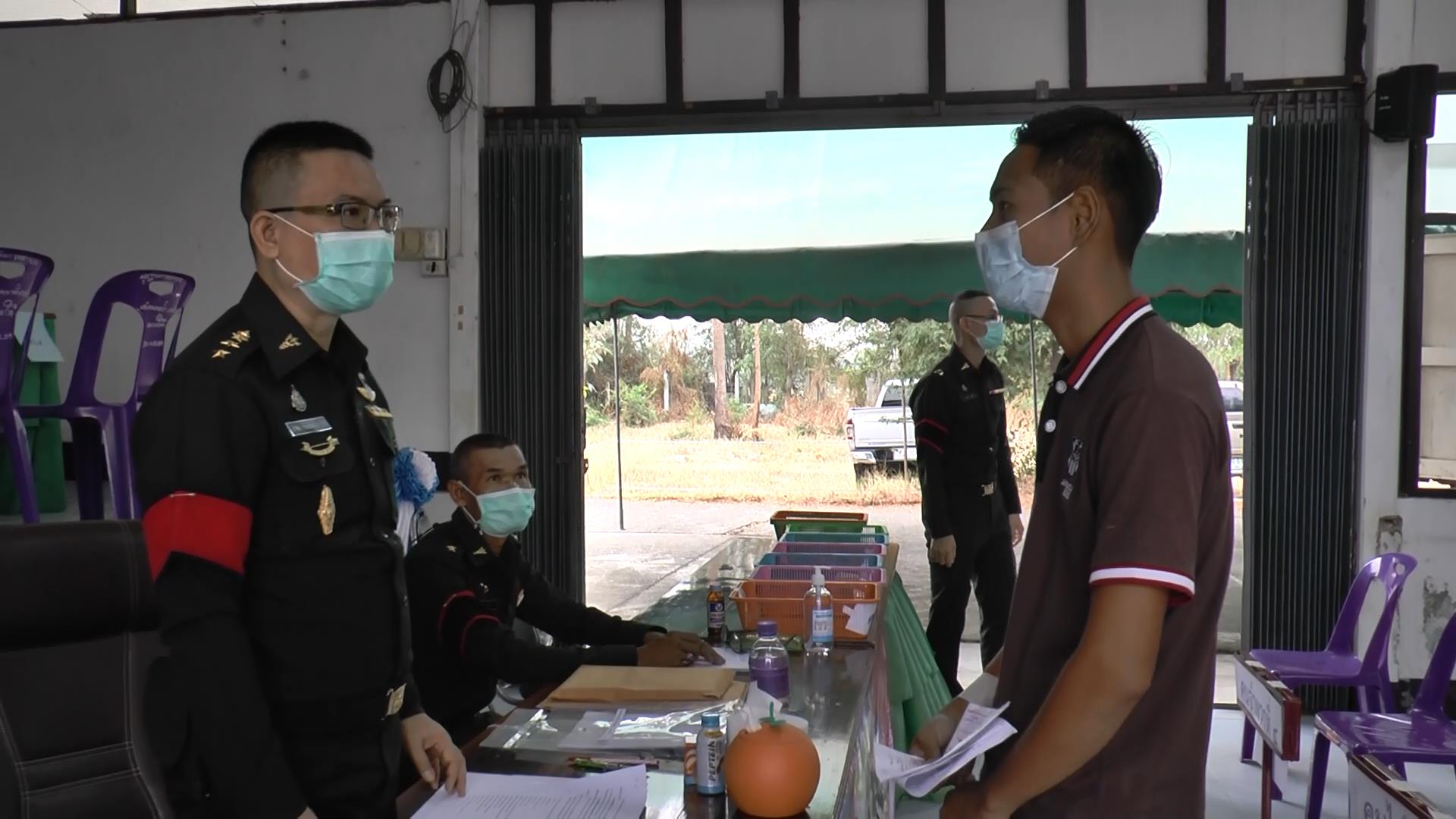 เกณฑ์ทหาร 2564 ! หนองขาหย่างคึกคัก-สาวสองร่วมสร้างสีสัน เกณฑ์ทหาร 2564 ! หนองขาหย่างคึกคัก-สาวสองร่วมสร้างสีสัน