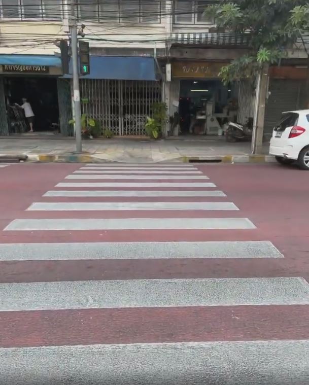 “บอม ธนิน” เผยช็อตหวาดเสียวขณะข้ามทางม้าลาย