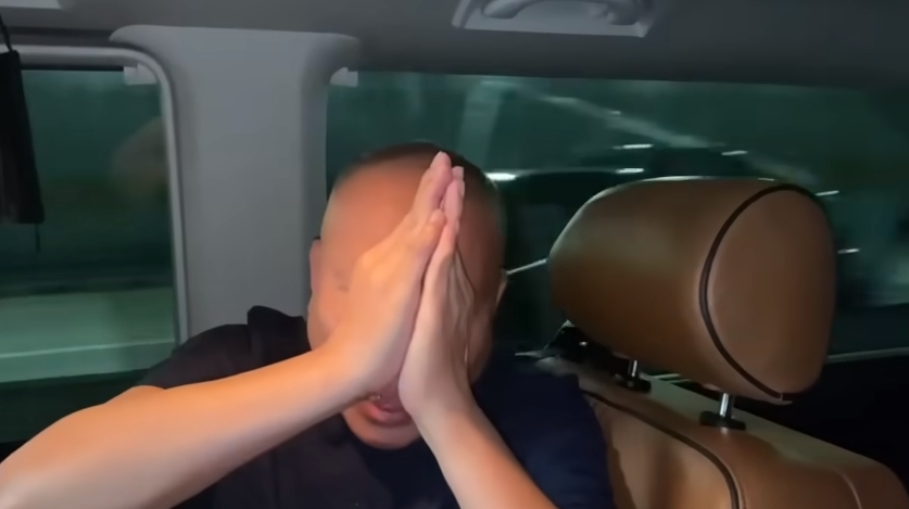 ถึงกับยกมือไหว้!! หม่ำ จ๊กมก โพสต์คลิปขอแยกทางกับนักแสดงรุ่นน้อง เผยเหตุเพราะเรื่องนี้?! ถึงกับยกมือไหว้!! หม่ำ จ๊กมก โพสต์คลิปขอแยกทางกับนักแสดงรุ่นน้อง เผยเหตุเพราะเรื่องนี้?!