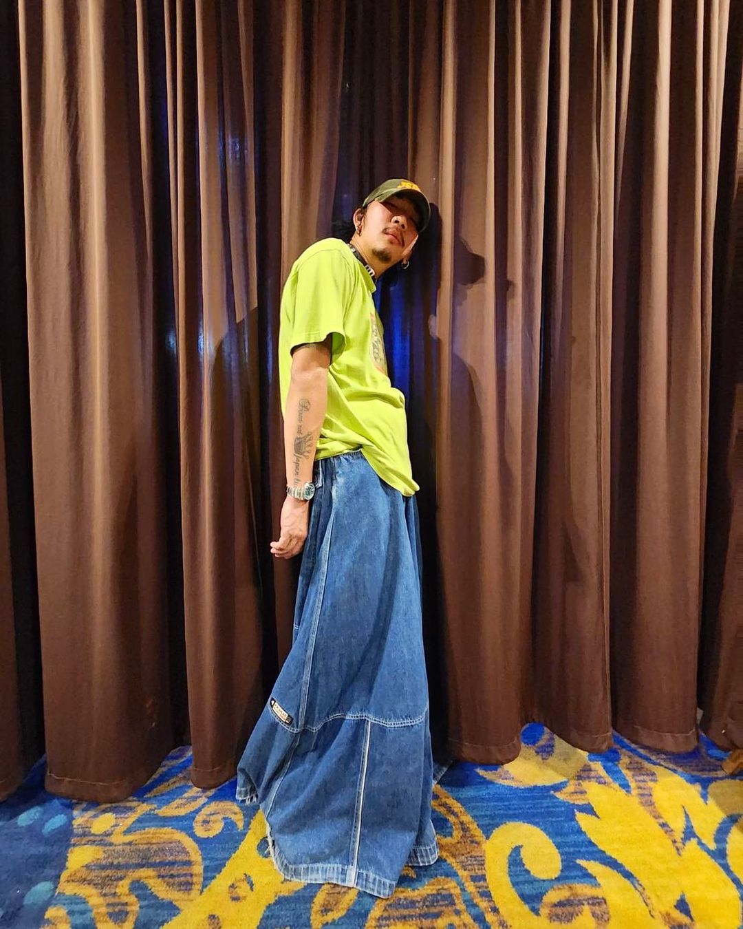 แจ๊ส ชวนชื่น ถูกลูกค้าสาวลวนลามหน้าเวที ชาวเน็ตเดือด! ไม่ให้เกียรติศิลปิน