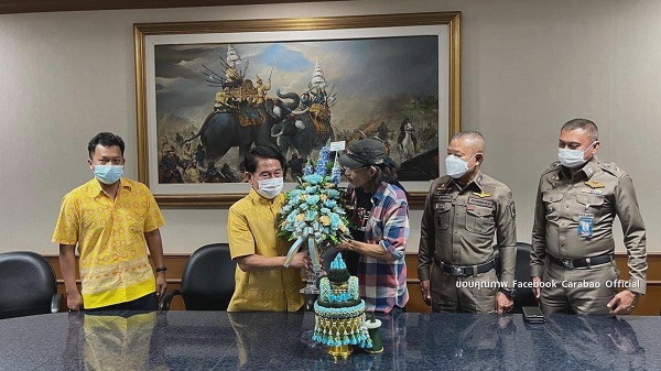 แอ๊ด คาราบาว โพสต์ภาพเข้าขอขมา ผู้ว่าฯจังหวัดสุพรรณบุรี   (มีคลิป)