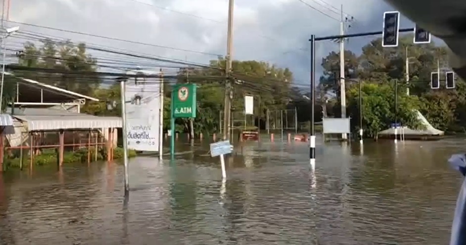 อุบลฯน้ำท่วมหนัก! สั่งปิดถนนสายหลัก หลังแม่น้ำมูลทะลัก