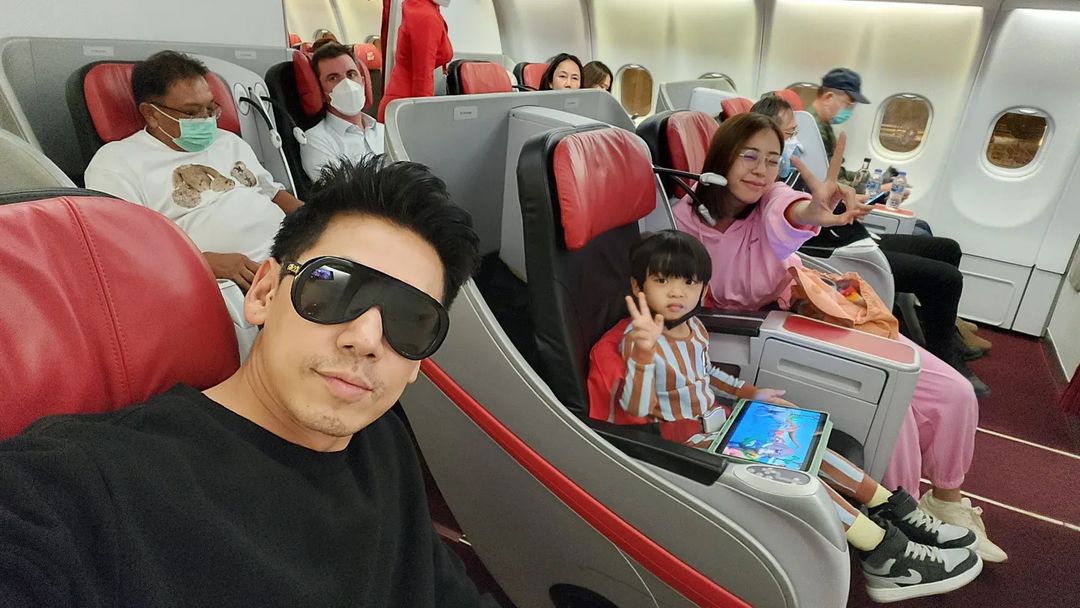 นิวเคลียร์ ไม่ร่วมทริปเที่ยวกับ เพชรจ้า แค่บินไปพร้อมกัน