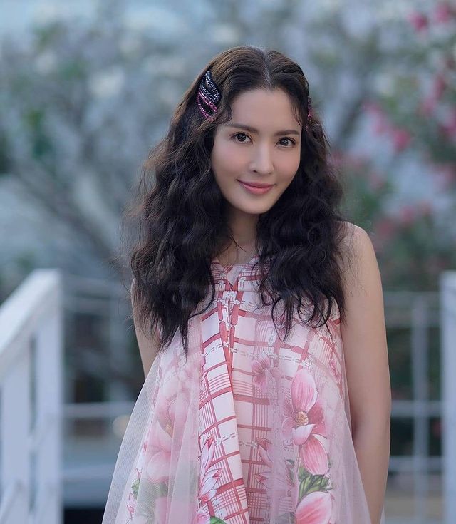 แอฟ ทักษอร งานเข้าชาวเน็ตวิจารณ์ ไม่เหมาะรายการ 3 แซ่บ 