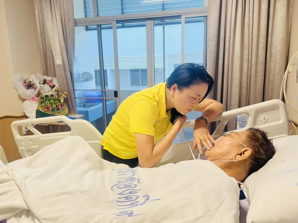 ถูกตามไป รพ. ด่วน!! ครูปุ้ม ศศิวิมล เผย ครูชลธี ธารทอง อาการทรุดหนัก