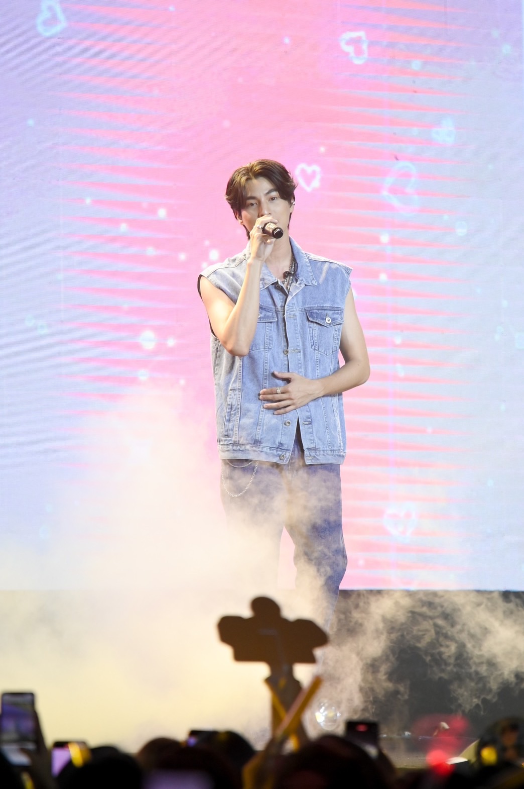 กลัฟ คณาวุฒิ จัดเต็มแฟนมีตติ้งที่เวียดนาม สร้างรอยยิ้มให้แฟนคลับกว่า 1500 ชีวิต กลัฟ คณาวุฒิ จัดเต็มแฟนมีตติ้งที่เวียดนาม สร้างรอยยิ้มให้แฟนคลับกว่า 1500 ชีวิต