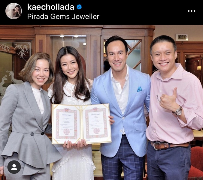 เก๋ ชลลดา ควงสามี จดทะเบียนสมรสในวันครบรอบ 12 ปี ที่รักกัน!! เก๋ ชลลดา ควงสามี จดทะเบียนสมรสในวันครบรอบ 12 ปี ที่รักกัน!!