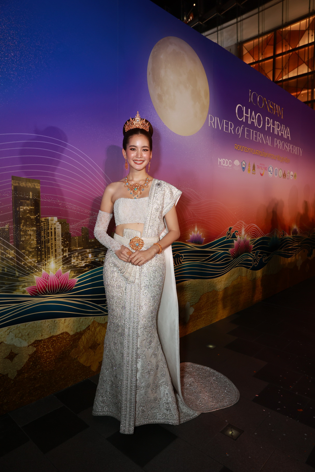 ลอยกระทงหวาน โบว์ เมลดา อวดโฉมลุคนางนพมาศ มีหวานใจอย่าง อาเล็ก มาให้กำลังใจ ลอยกระทงหวาน โบว์ เมลดา อวดโฉมลุคนางนพมาศ มีหวานใจอย่าง อาเล็ก มาให้กำลังใจ