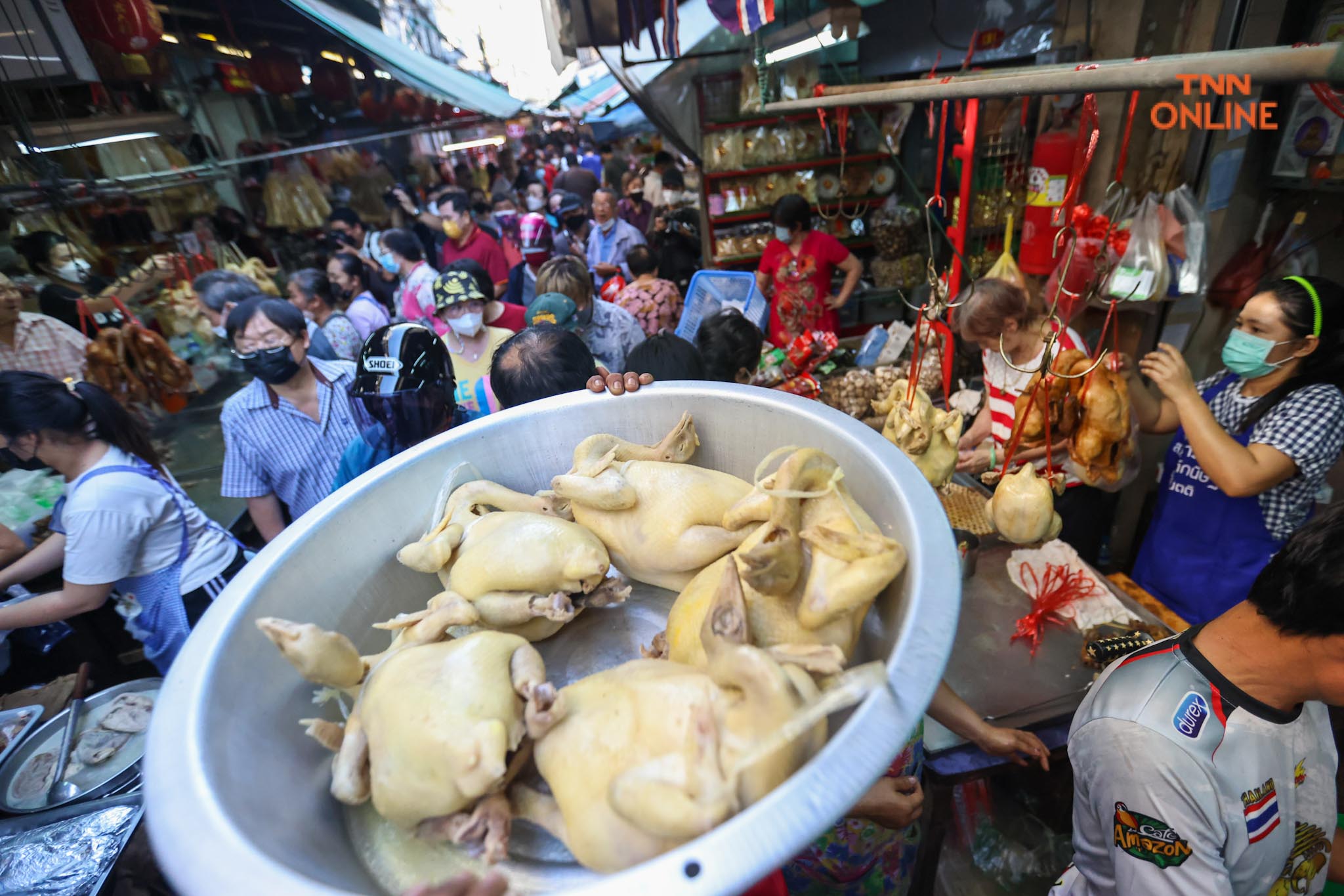 วันจ่ายเยาวราชคึกคัก ชาวไทยเชื้อสายจีนเลือกซื้อของไหว้ตรุษจีน วันจ่ายเยาวราชคึกคัก ชาวไทยเชื้อสายจีนเลือกซื้อของไหว้ตรุษจีน