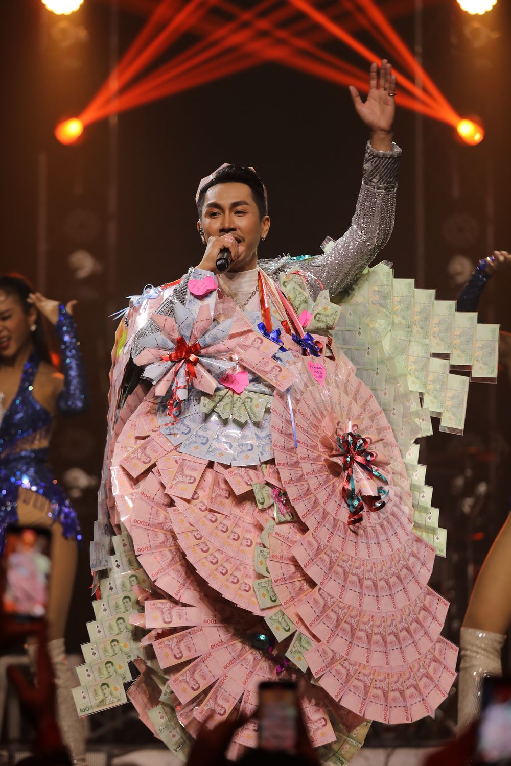 ตรี ชัยณรงค์ อึ้ง!! แฟนคลับมอบของขวัญแบบใหม่แบบปึก!! ตรี ชัยณรงค์ อึ้ง!! แฟนคลับมอบของขวัญแบบใหม่แบบปึก!!