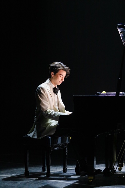 แฟนทั่วโลกสุดฟิน กลัฟ จัดเต็มคอนเสิร์ตออนไลน์ แฟนทั่วโลกสุดฟิน กลัฟ จัดเต็มคอนเสิร์ตออนไลน์