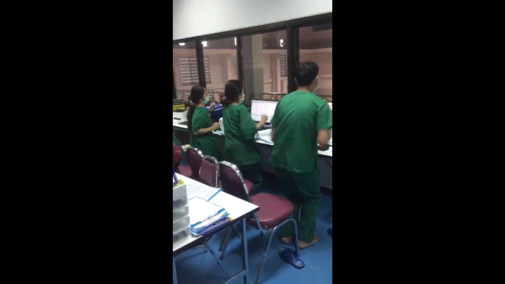 โซเชียลแห่แชร์! หมอ-พยาบาล-คนไข้ เต้นยับสู้โควิด โซเชียลแห่แชร์! หมอ-พยาบาล-คนไข้ เต้นยับสู้โควิด