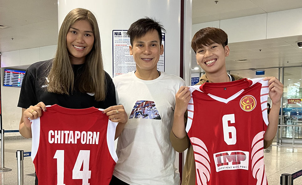 'ชิตพร & ชมพูนุช' ถึงเวีดนามเปิดตัวซบ 'กิ่ญบั๊กฯ' พร้อมเปิดใจกับการลุยต่างแดน 'ชิตพร & ชมพูนุช' ถึงเวีดนามเปิดตัวซบ 'กิ่ญบั๊กฯ' พร้อมเปิดใจกับการลุยต่างแดน