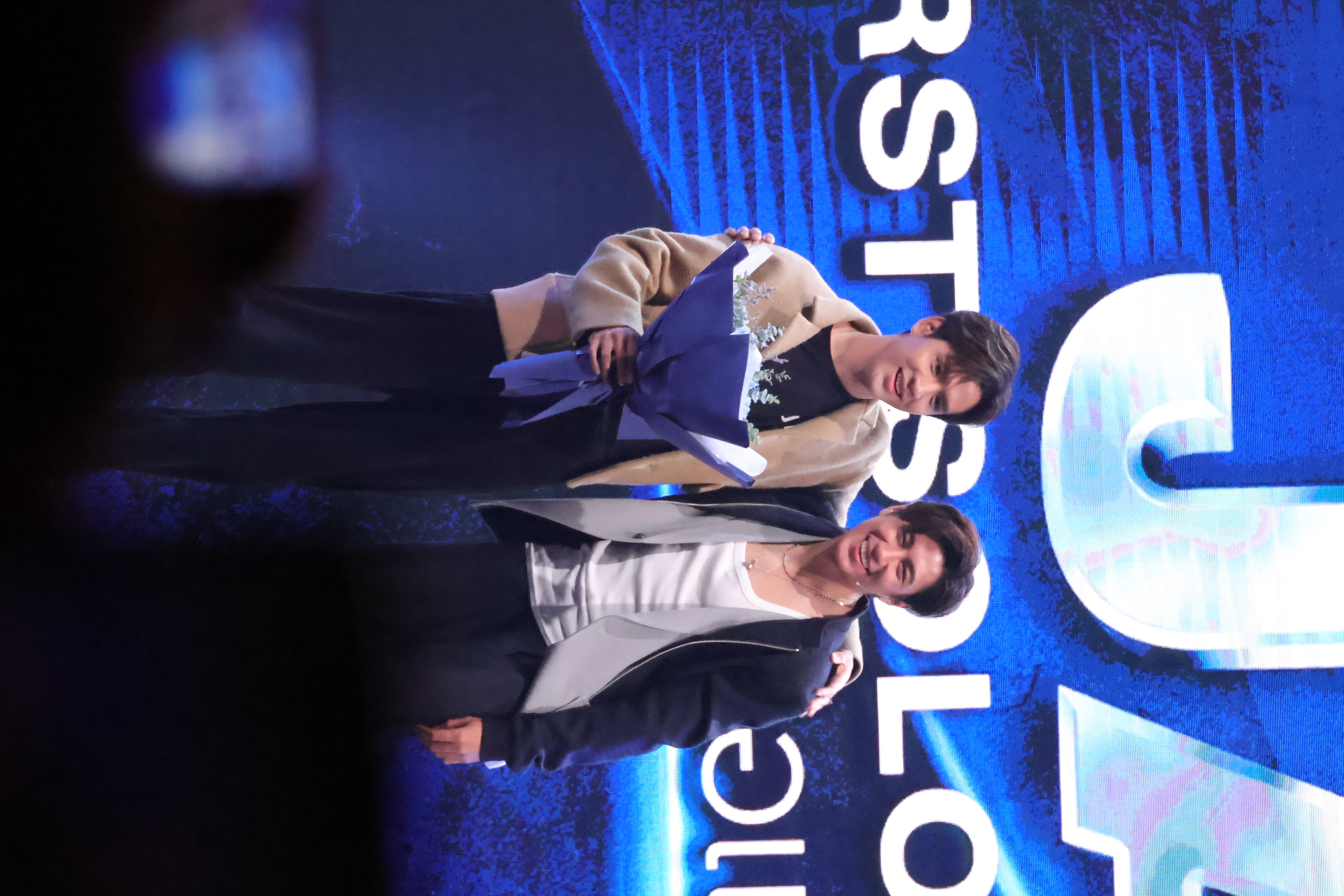 แฟนๆ กรี๊ดสนั่น ฟิล์ม ธนภัทร โผล่เซอร์ไพรส์ แจม รชตะ กลางเวทีแฟนมีตติ้ง