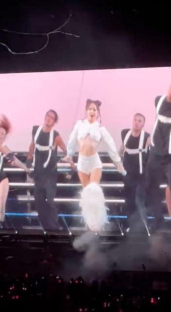 แบรนด์ไทยสร้างเรื่อง!! ดีไซน์ชุดสเตจเดี่ยว 'ลิซ่า BLACKPINK' ที่ซานฟรานซิสโกสุดปั๊วะปัง แบรนด์ไทยสร้างเรื่อง!! ดีไซน์ชุดสเตจเดี่ยว 'ลิซ่า BLACKPINK' ที่ซานฟรานซิสโกสุดปั๊วะปัง