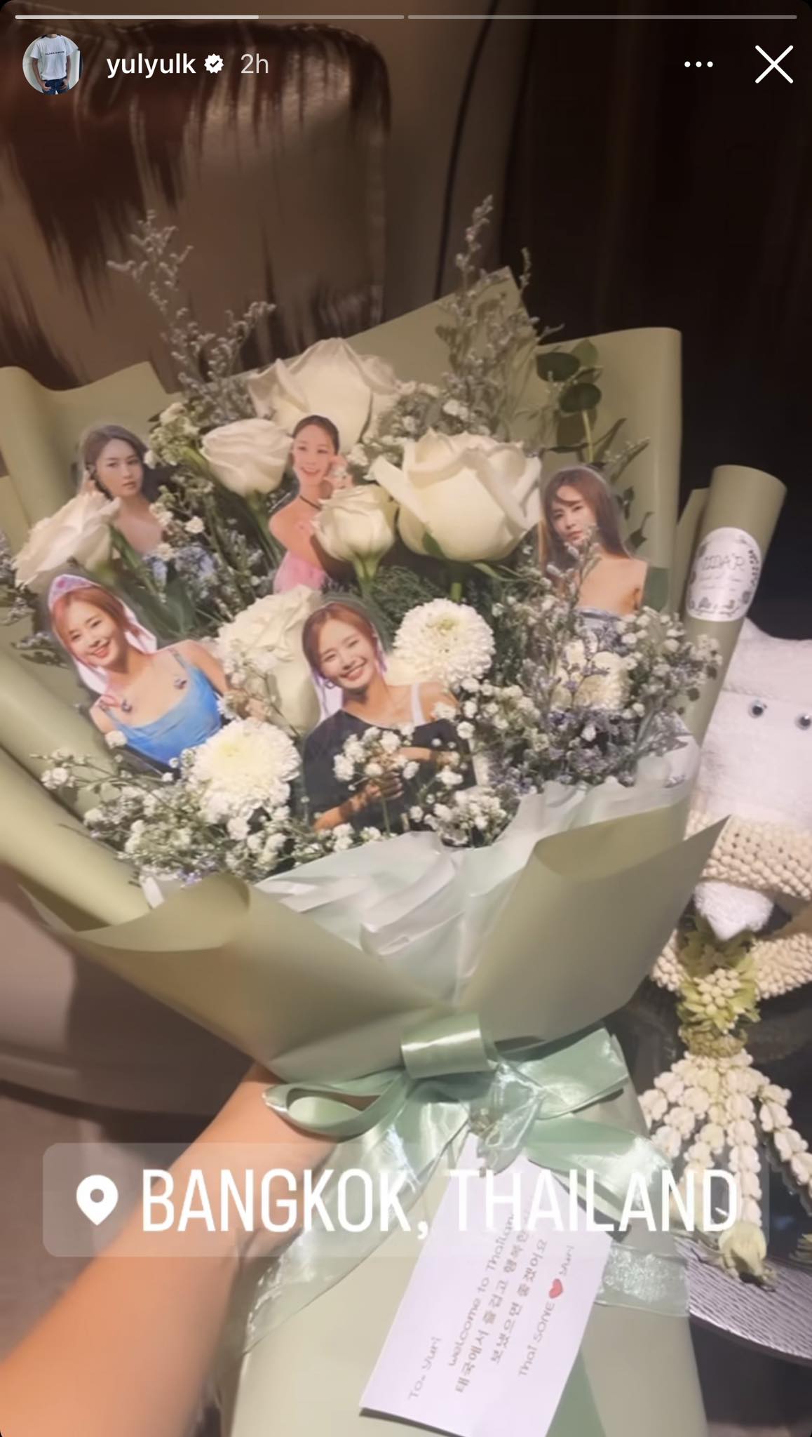 เมืองไทยที่มี ยูริ แฟนคลับแห่ต้อนรับพร้อมมอบของขวัญสุดพิเศษ