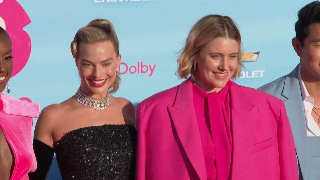 เปิดลุคแซ่บ!! รอบปฐมทัศน์โลกหนัง Barbie ‘มาร์โก ร็อบบี - ไรอัน กอสลิง’ นำทัพเดินพรมชมพู เปิดลุคแซ่บ!! รอบปฐมทัศน์โลกหนัง Barbie ‘มาร์โก ร็อบบี - ไรอัน กอสลิง’ นำทัพเดินพรมชมพู