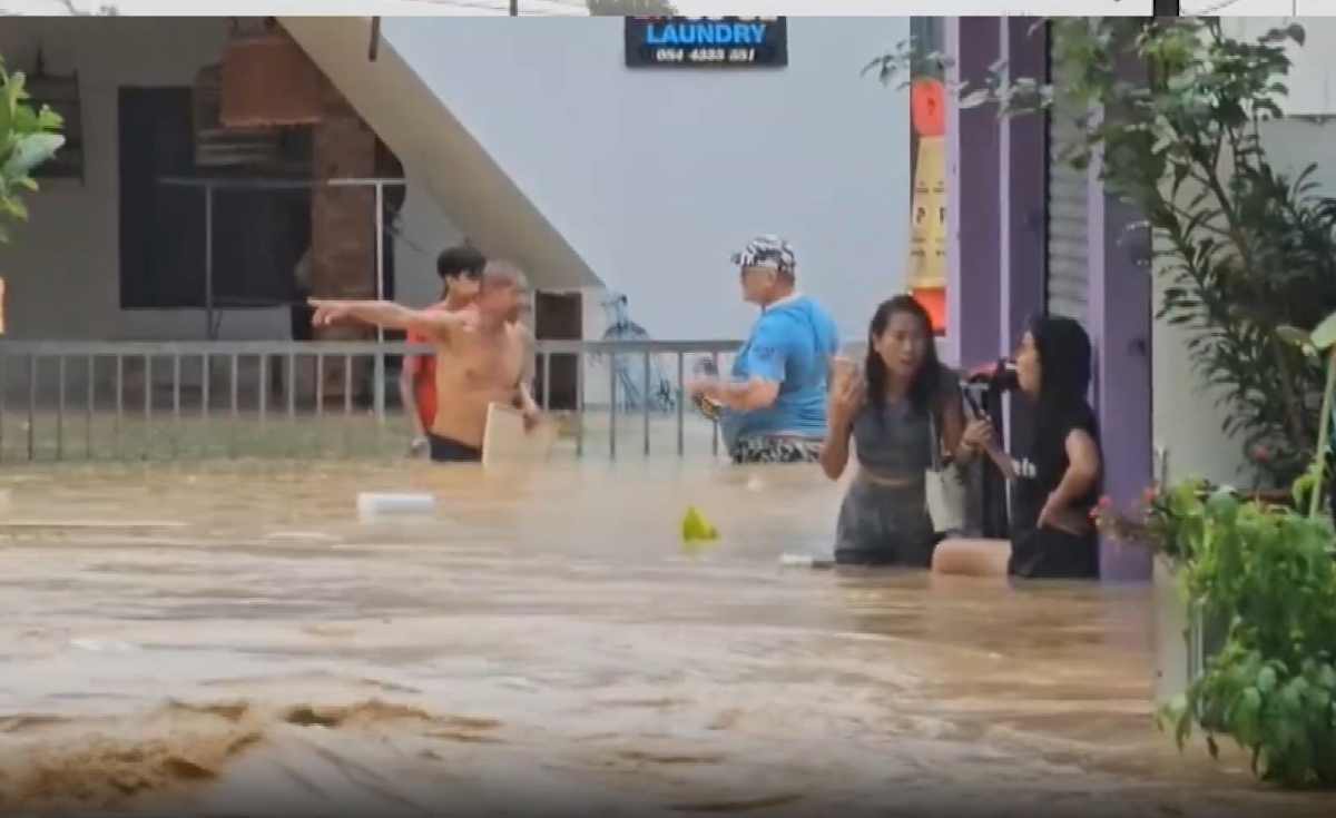 ภูเก็ตน้ำท่วม 3 อำเภอ เตือนไม่มีความจำเป็นงดออกจากบ้าน-เลี่ยงใช้เส้นทาง