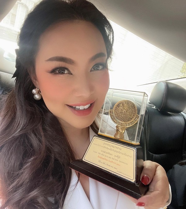 “บุ๋ม ปนัดดา” รับรางวัล สตรีทำงานดีเด่น 2564 (มีคลิป) “บุ๋ม ปนัดดา” รับรางวัล สตรีทำงานดีเด่น 2564 (มีคลิป)