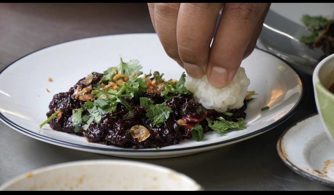 ลาบ อาหารขายดีรับปีใหม่ เชื่อกินแล้วมีโชคลาภ