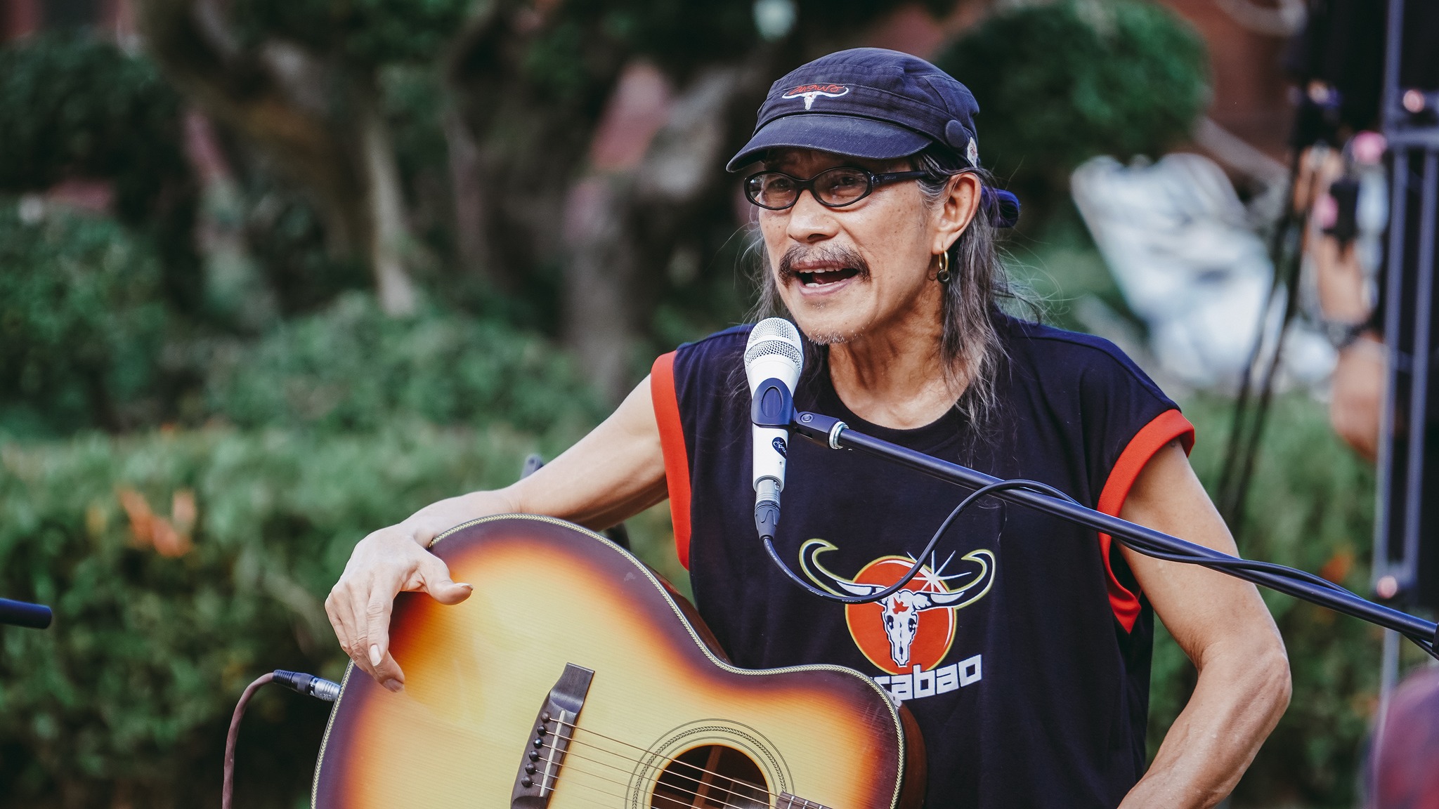 เซอร์ไพรส์หนักมาก!! แอ๊ด คาราบาว โผล่ร้องเพลงรายการดัง ทำเอากรี๊ดทั้งสตู