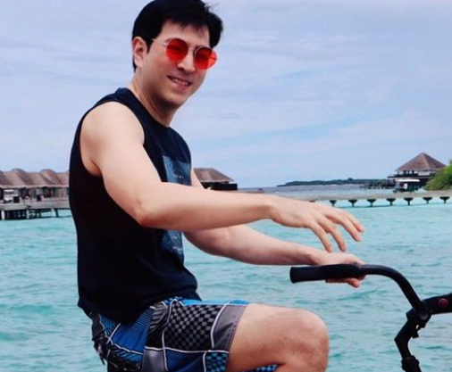 'แซม ยุรนันท์' อายุ58ปี แต่ยังหล่อแซ่บ หุ่นเฟิร์ม จนต้องขยี้ตา	