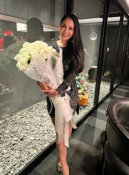 “เจมส์ เรืองศักดิ์” เซอร์ไพรส์วันเกิดภรรยา มอบโฉนดที่ดิน รวมมูลค่ากว่า 85 ล้านบาท!!