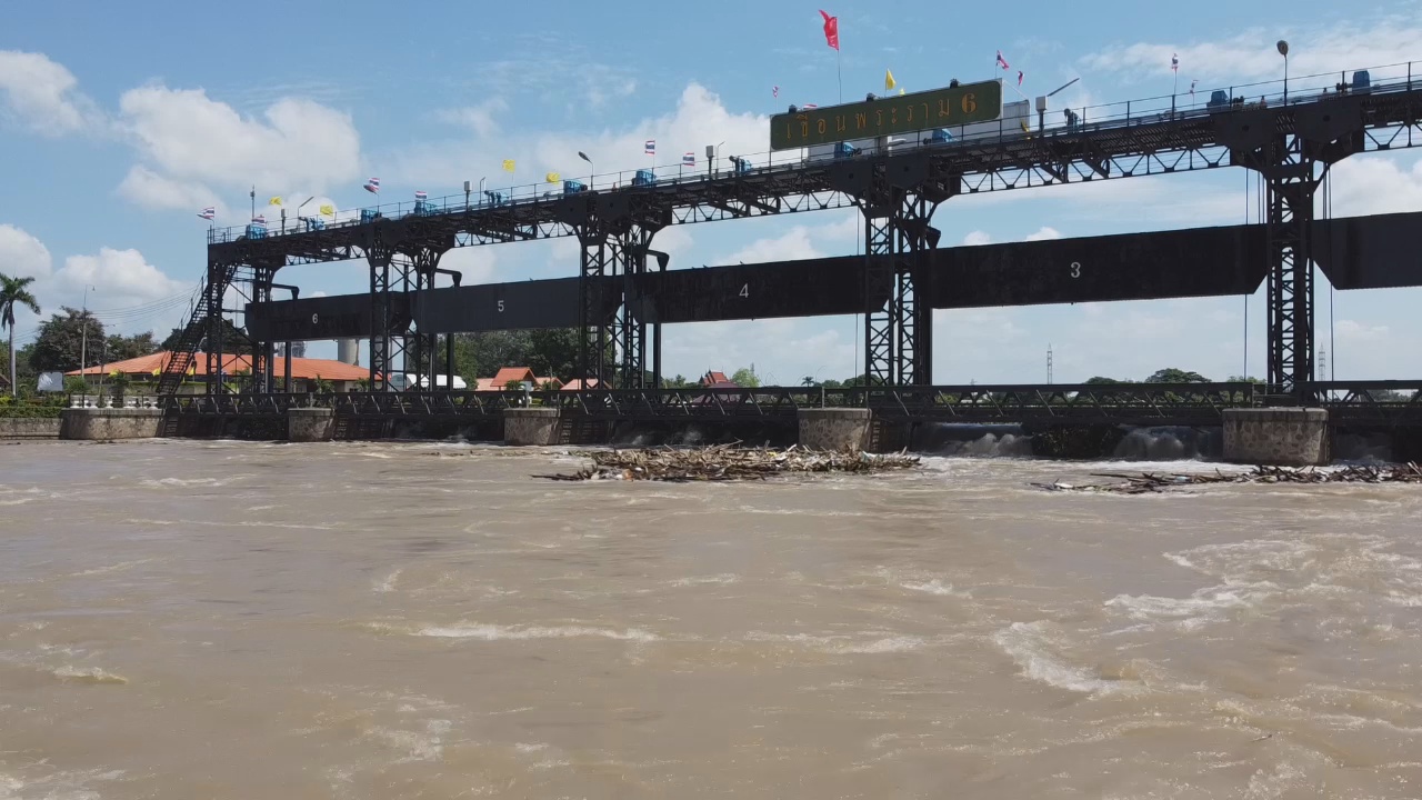 อยุธยายังท่วมหนัก 30,000 ครัวเรือนเดือดร้อน