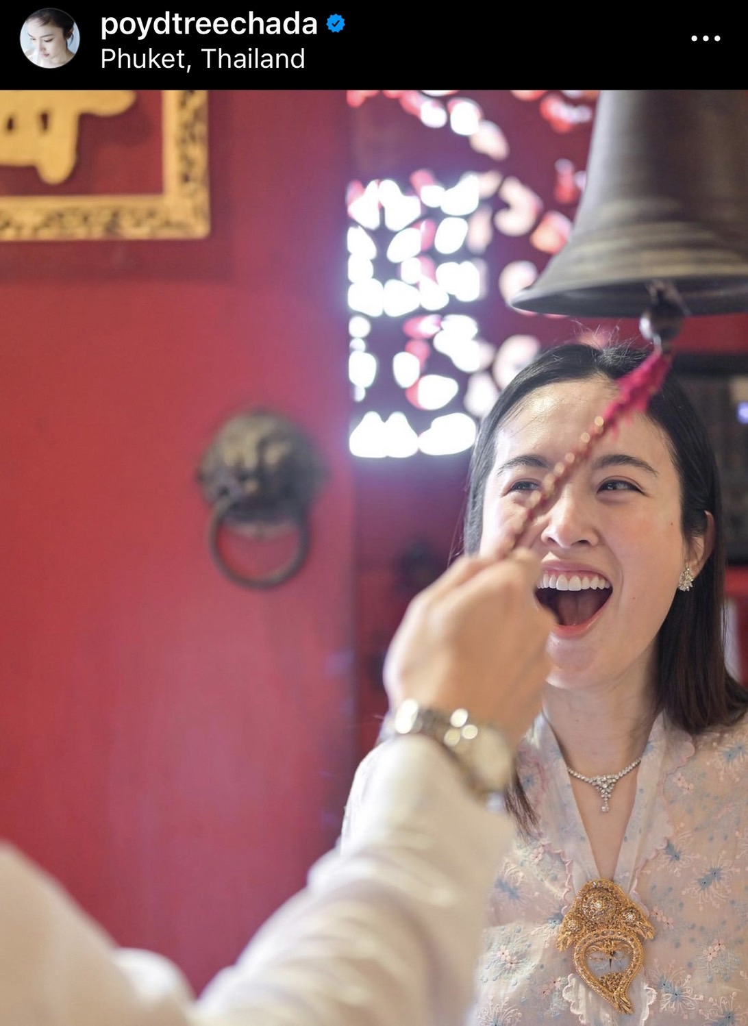 เปิดภาพ ปอย ตรีชฎา - โอ๊ค บรรลุ ไหว้บอกกล่าวบรรพบุรุษ