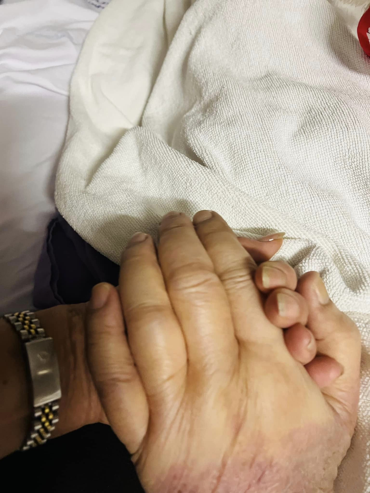 ครูชลธี อาการอยู่ขั้นวิกฤต หลังหัวใจหยุดเต้นไป 15 นาที 