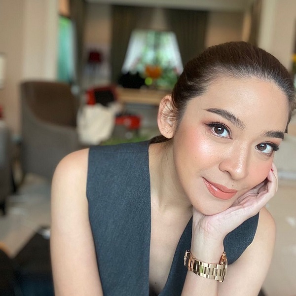 น้ำหวาน พิมรา ทำขนมขายเป็นรายได้เสริมในวันที่ไร้งานช่วงโควิด (มีคลิป) น้ำหวาน พิมรา ทำขนมขายเป็นรายได้เสริมในวันที่ไร้งานช่วงโควิด (มีคลิป)