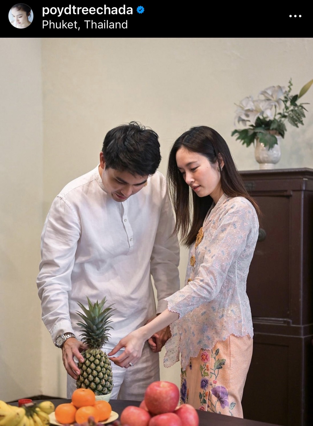 เปิดภาพ ปอย ตรีชฎา - โอ๊ค บรรลุ ไหว้บอกกล่าวบรรพบุรุษ เปิดภาพ ปอย ตรีชฎา - โอ๊ค บรรลุ ไหว้บอกกล่าวบรรพบุรุษ