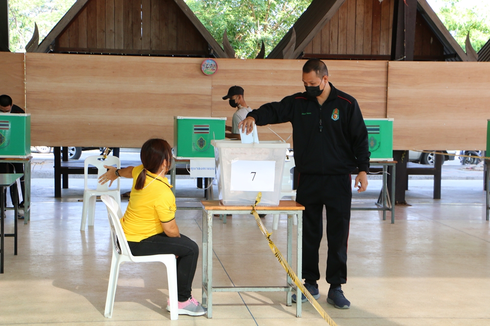 เลือกตั้ง 2566 กำแพงเพชร-ประจวบฯคึกคัก! ทหารตบเท้าใช้สิทธิเลือกตั้งล่วงหน้า