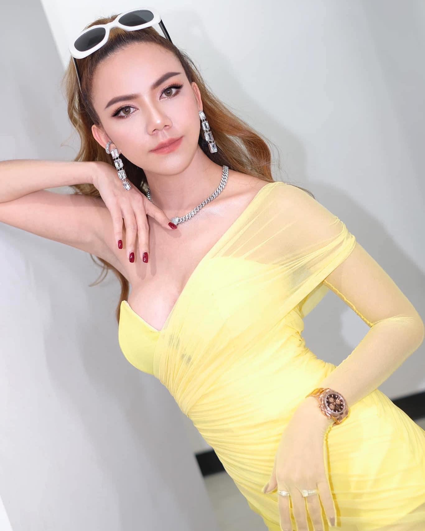 จ๊ะ นงผณี แจกโบนัสทีมงานแบบจุกๆ พร้อมขอบคุณที่เคียงข้างกันมา จ๊ะ นงผณี แจกโบนัสทีมงานแบบจุกๆ พร้อมขอบคุณที่เคียงข้างกันมา