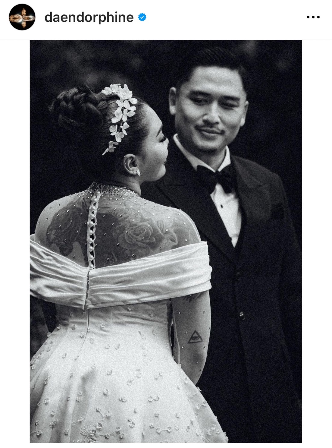 ดา - เดนนิส เฉลยเพศเบบี๋คนแรก ได้ลูกชาย